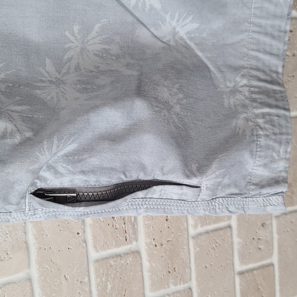 Guess Men's Light Grey Summer Shorts(Sz 32) - Picture 4 of 15